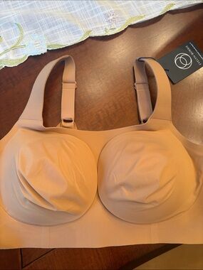Evelyn & bobbie structured scoop bra medium in mica  brand new with tags